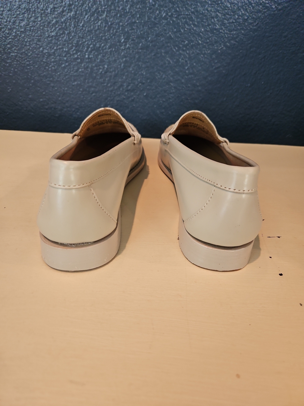 NEW No Box G.H. Bass & Co. Women's Grey Beige Leather Penny Loafers - Picture 3 of 9